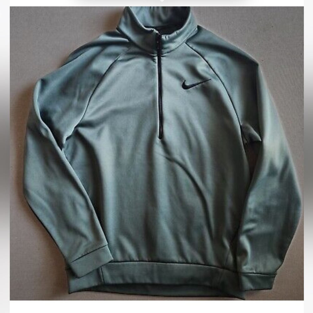 NIKE drifit sweater